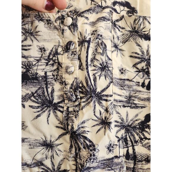 Torrid Short Sleeve Palm Summer Blouse 1 - Picture 4 of 8